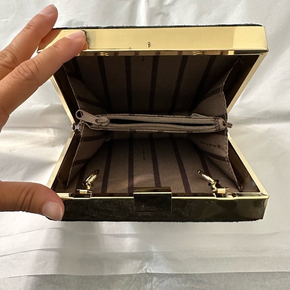 Steve Madden patterned clutch - Picture 3 of 5